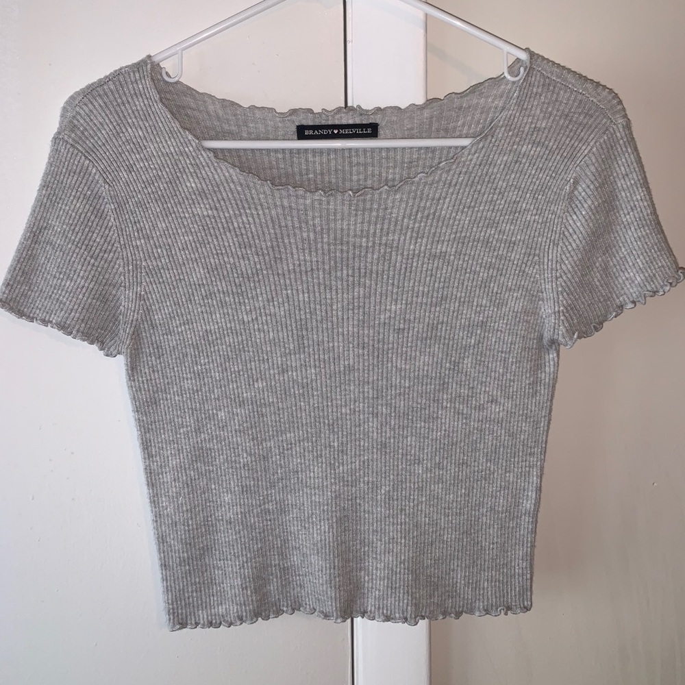 Brandy Melville cropped tshirt